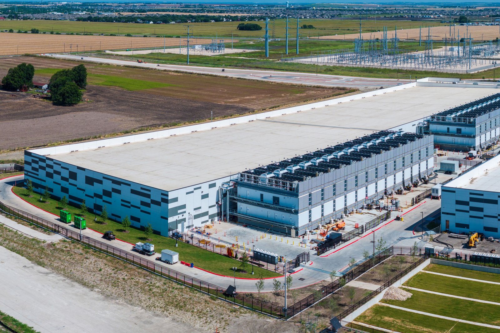 Edge vs. Hyperscale Data Centers in 2026–27: Opportunities Across Emerging U.S. Markets