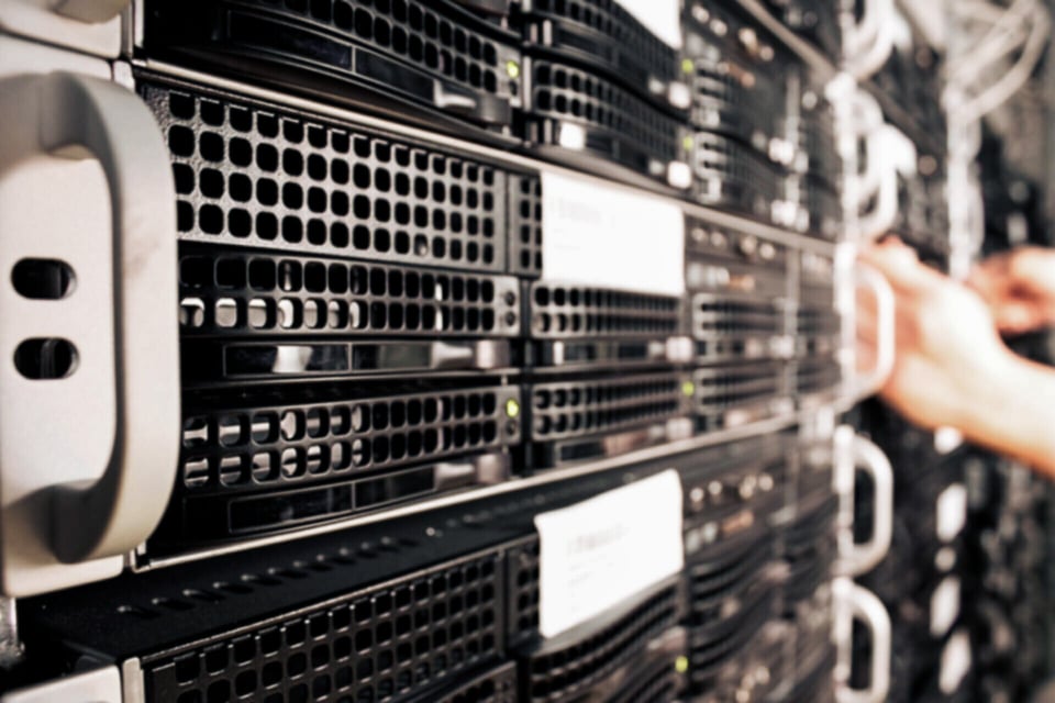 Contact | USNet | Hexatronic Data Center
