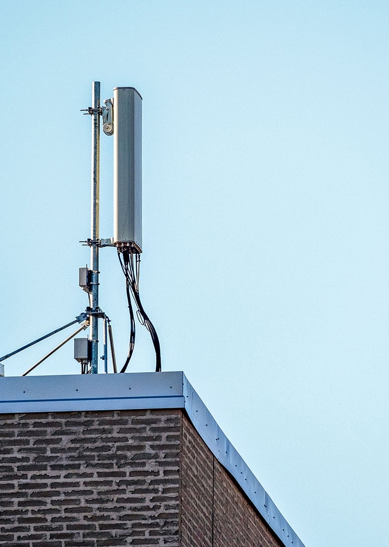 5G Deployment Calls for Contrasting Cloud and Edge Architecture That Can Coexist