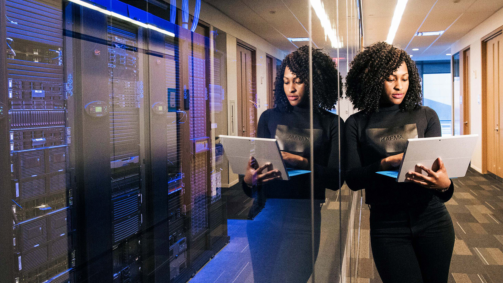 About us | USNet | Hexatronic Data Center